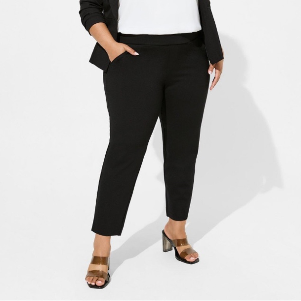 Torrid- Pull-On Relaxed Taper Studio Luxe Ponte High-Rise Pant- Size 2X-Black